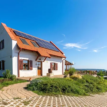 Feriehus Balaton View From Almadi With Terrace & Garden - Happy
